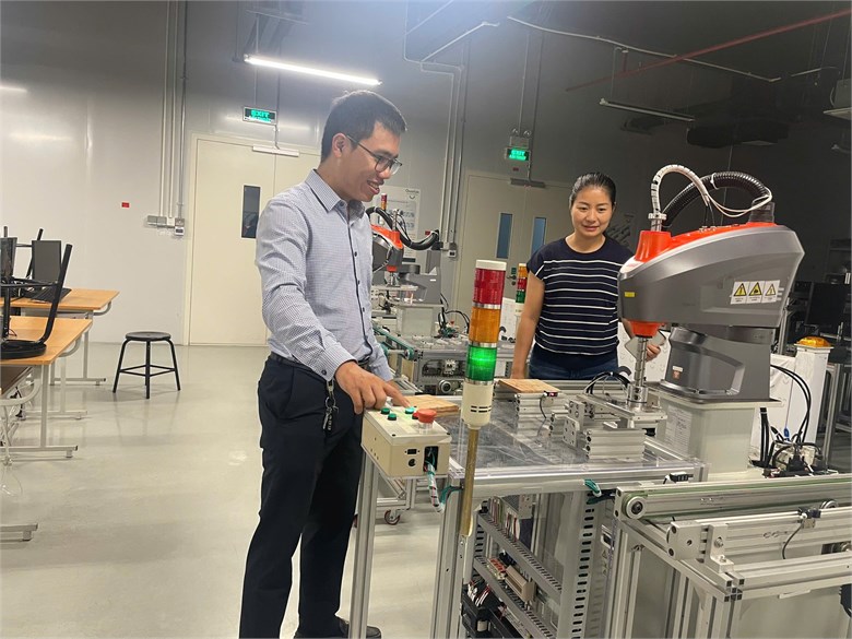 Đào tạo gắn kết doanh nghiệp qua hoạt động cử giảng viên tiếp nhận, chuyển giao công nghệ từ thực tiễn sản xuất