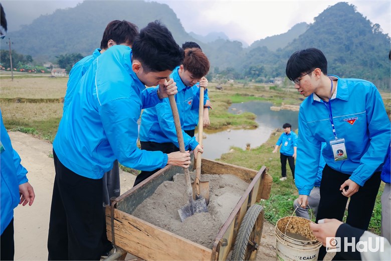 Hành trình “Đông ấm vùng cao”: Tuổi trẻ viết nên câu chuyện tử tế nơi vùng cao Tân Mai