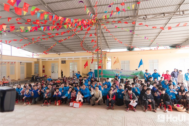 Hành trình “Đông ấm vùng cao”: Tuổi trẻ viết nên câu chuyện tử tế nơi vùng cao Tân Mai