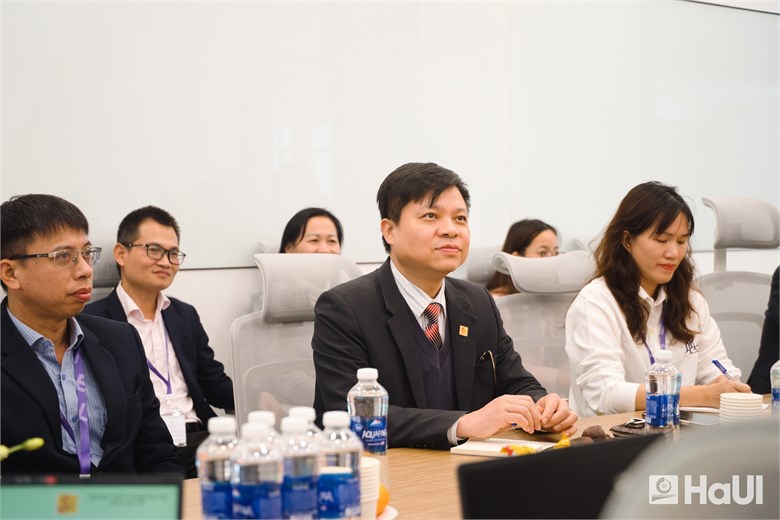 Đại học Công nghiệp Hà Nội và Biel Crystal ký kết thỏa thuận hợp tác đào tạo và tuyển dụng nguồn nhân lực chất lượng cao